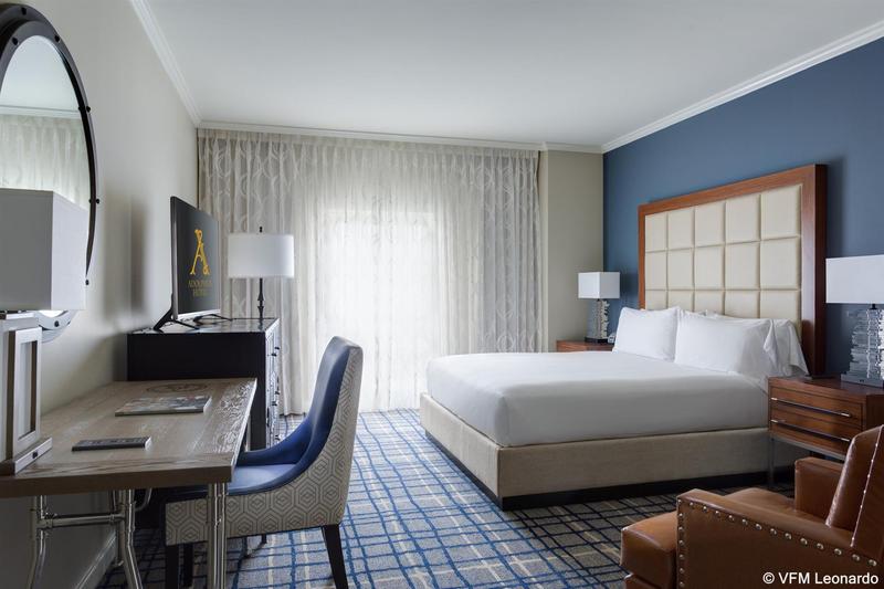 هتل The Adolphus, Autograph Collection