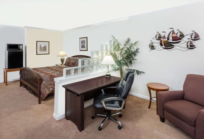 בית מלון כפרי Travelodge By Wyndham Shreveport La