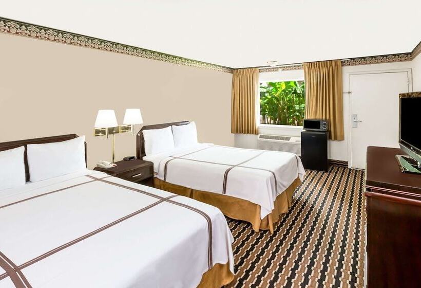 בית מלון כפרי Travelodge By Wyndham Shreveport La