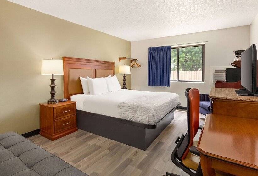 فندق على الطريق Baymont By Wyndham Hutchinson