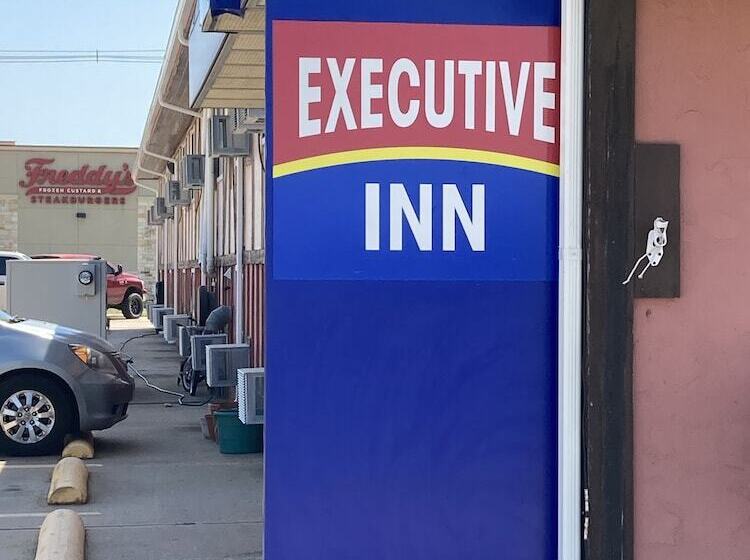 فندق على الطريق Executive Inn