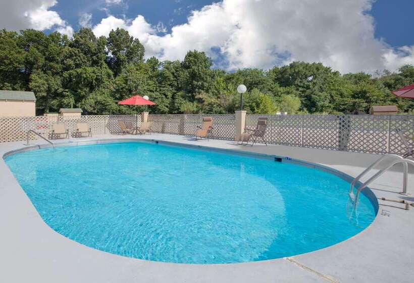 فندق على الطريق Super 8 By Wyndham Clarksville Ar