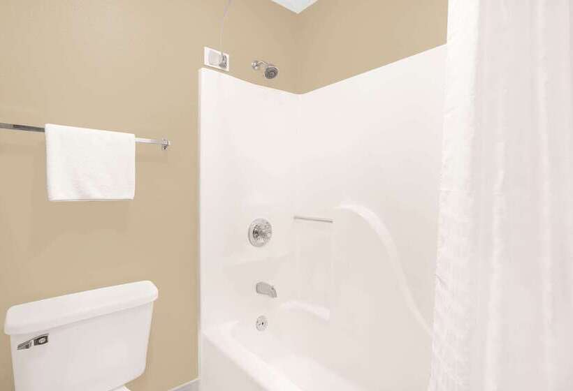 مُتل Super 8 By Wyndham East Moline