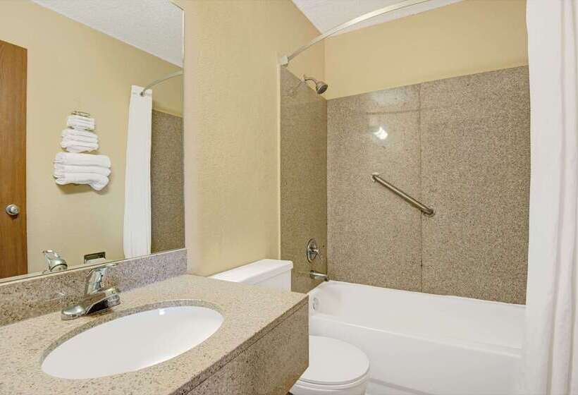 汽车旅馆  Super 8 By Wyndham Independence Kansas City