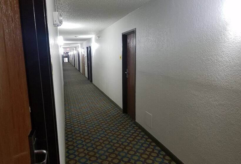 汽车旅馆  Super 8 By Wyndham Independence Kansas City
