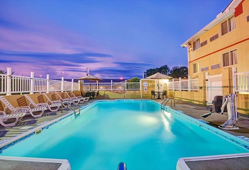 汽车旅馆  Super 8 By Wyndham Independence Kansas City