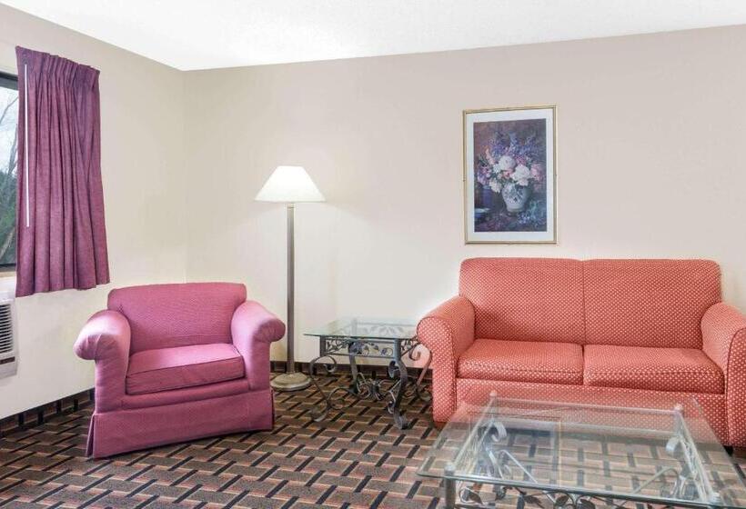 モーテル Super 8 By Wyndham Kent/akron Area
