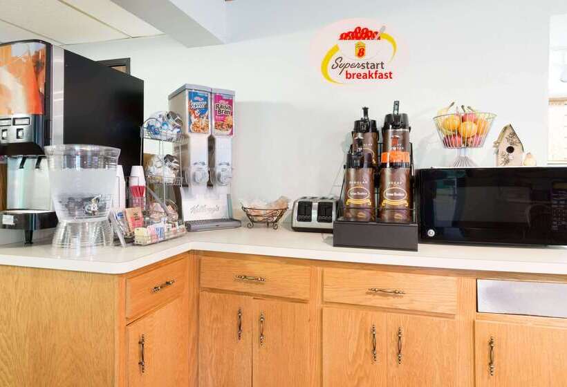 فندق على الطريق Super 8 By Wyndham La Vale/cumberland Area