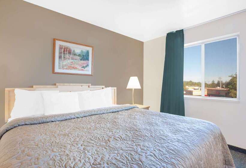 فندق على الطريق Fairbridge Inn & Suites Moscow   Pullman