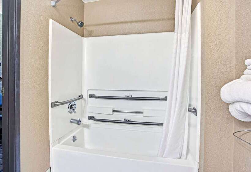 מוטל Super 8 By Wyndham Roseville/detroit Area