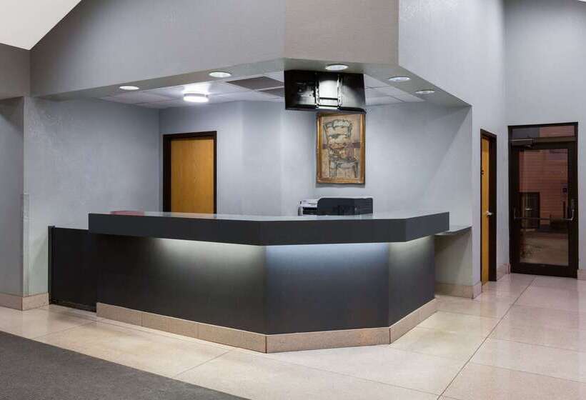 مُتل Super 8 By Wyndham Wisconsin Dells