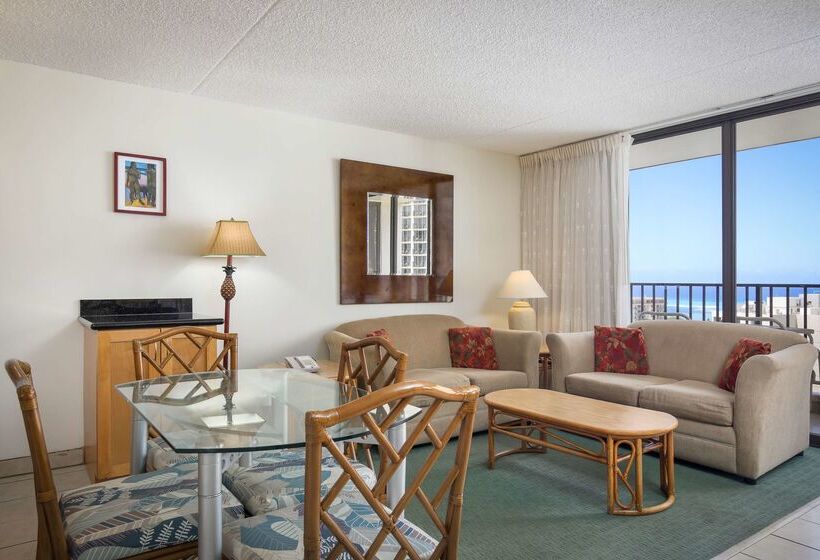 בית מלון כפרי Aston At The Waikiki Banyan