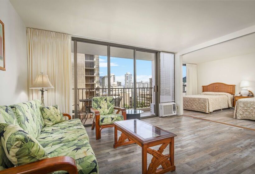 בית מלון כפרי Aston At The Waikiki Banyan