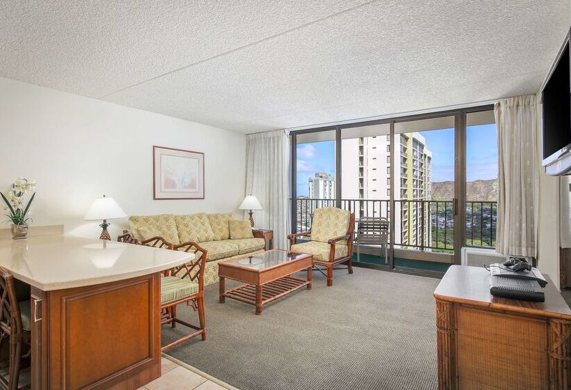 בית מלון כפרי Aston At The Waikiki Banyan