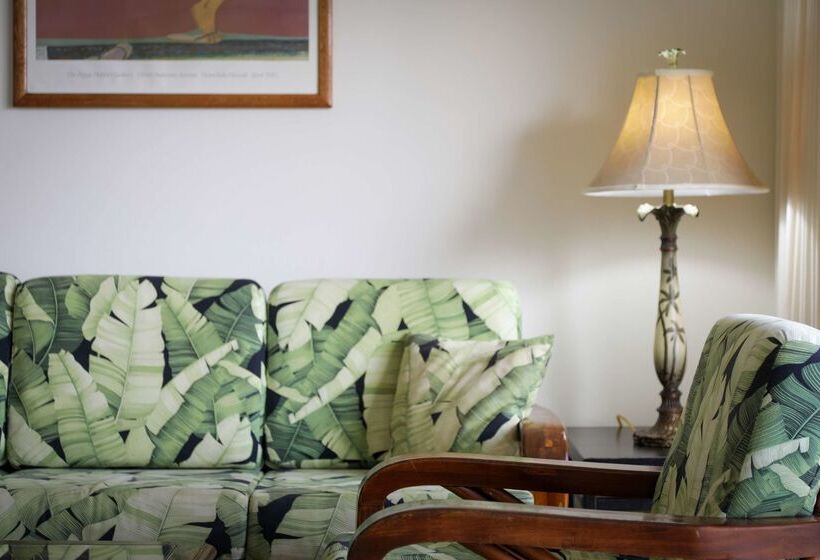 בית מלון כפרי Aston At The Waikiki Banyan