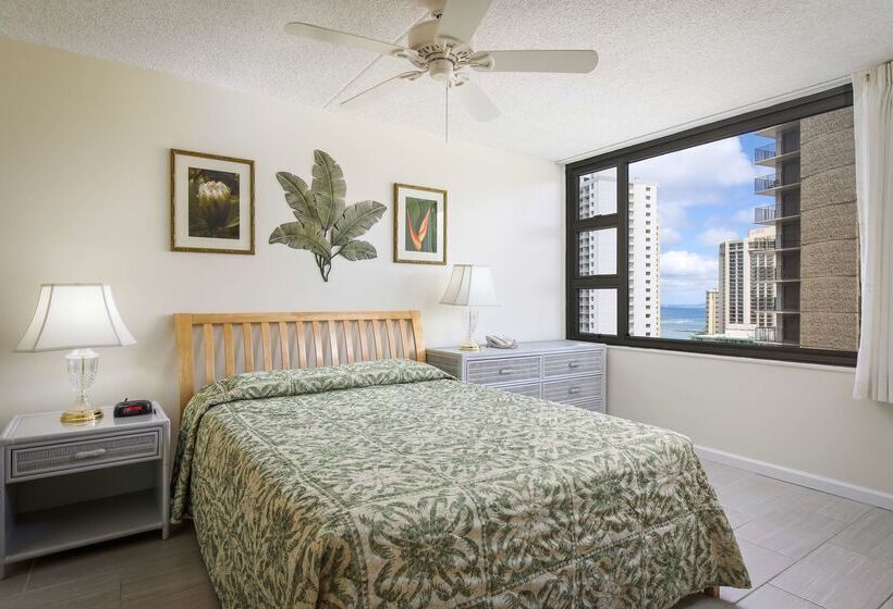 בית מלון כפרי Aston At The Waikiki Banyan