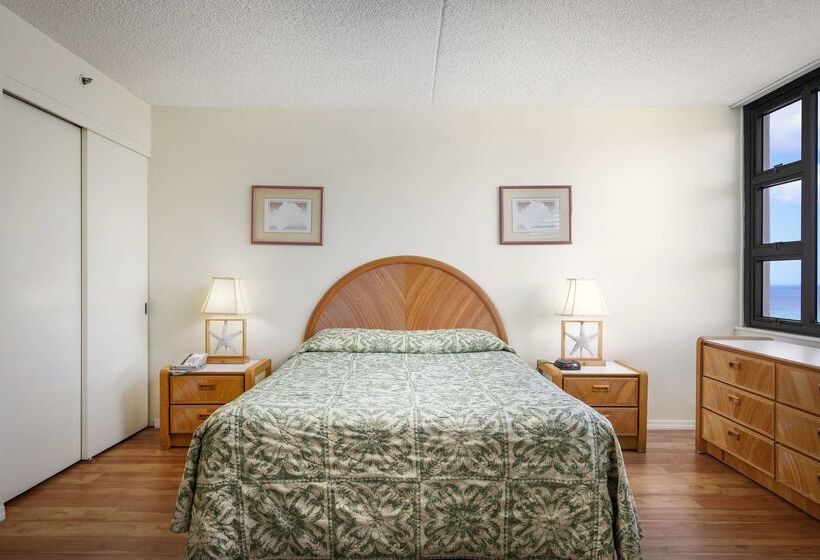 בית מלון כפרי Aston At The Waikiki Banyan