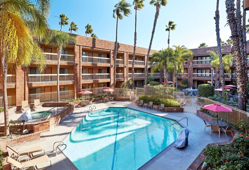 בית מלון כפרי Best Western Plus Meridian Inn & Suites, Anaheim Orange