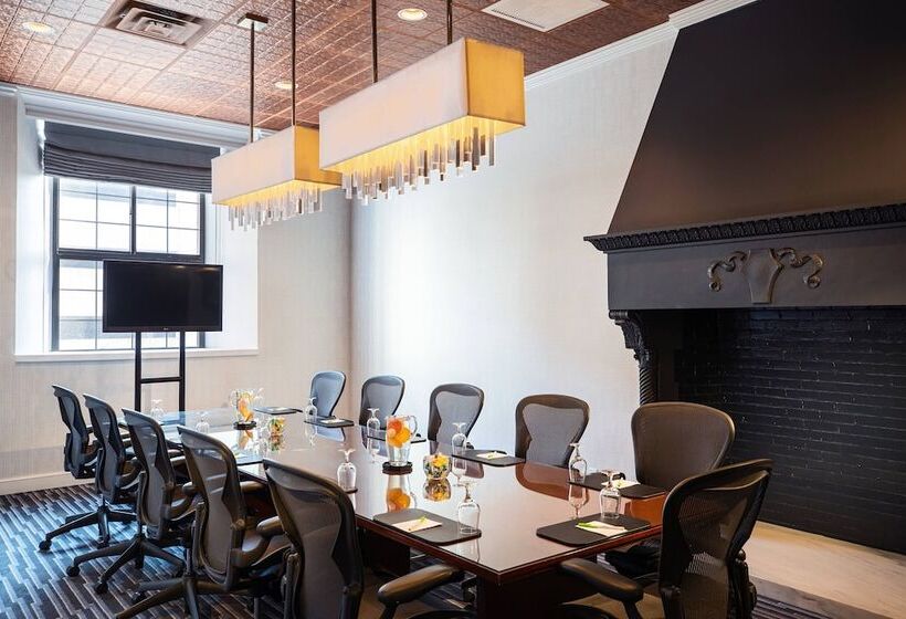 هتل Courtyard By Marriott Boston Downtown
