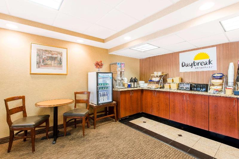 هتل Days Inn By Wyndham Arlington Pentagon