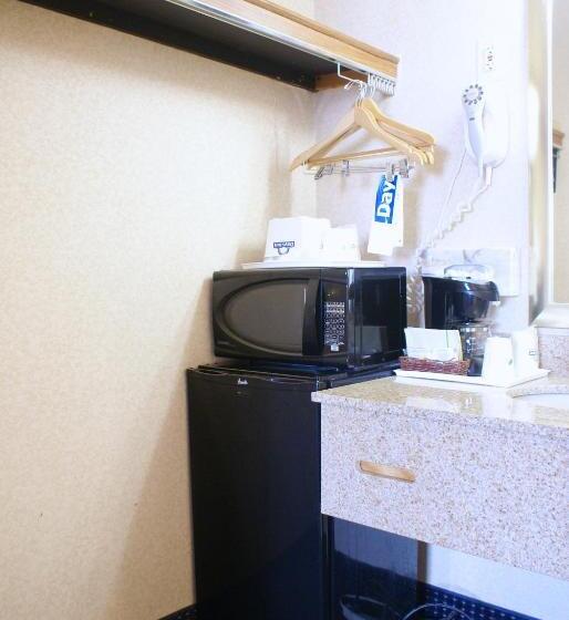 هتل Days Inn By Wyndham Arlington Pentagon