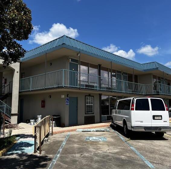 בית מלון כפרי Discovery Inn Lafayette