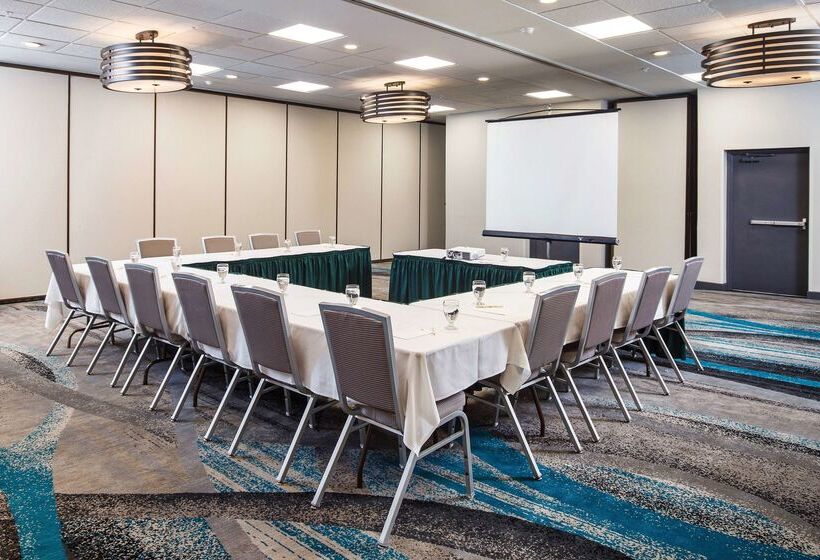 فندق Doubletree By Hilton Neenah