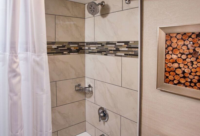 هتل Doubletree By Hilton Neenah