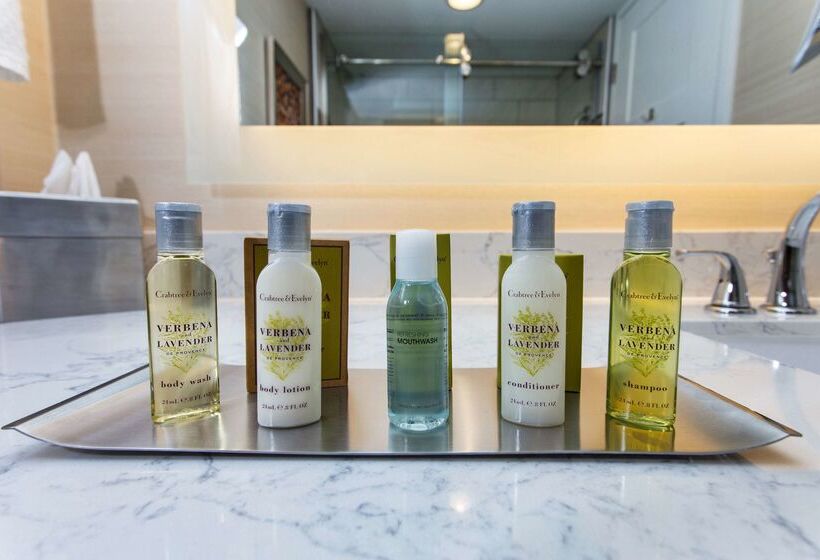 هتل Doubletree By Hilton Neenah