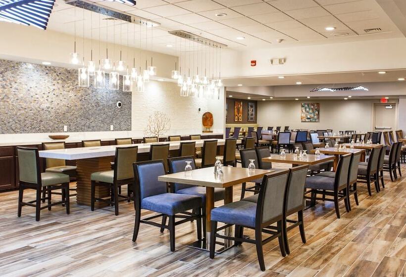 هتل Doubletree By Hilton Neenah