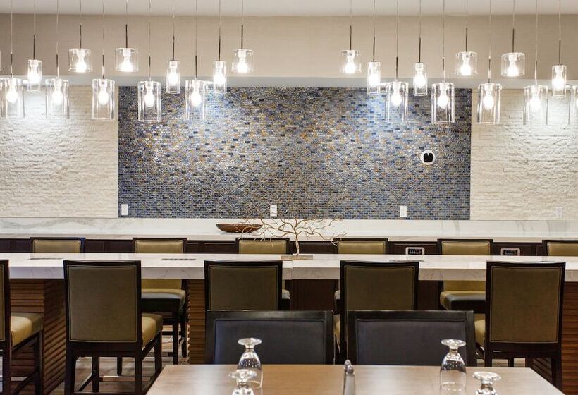 فندق Doubletree By Hilton Neenah