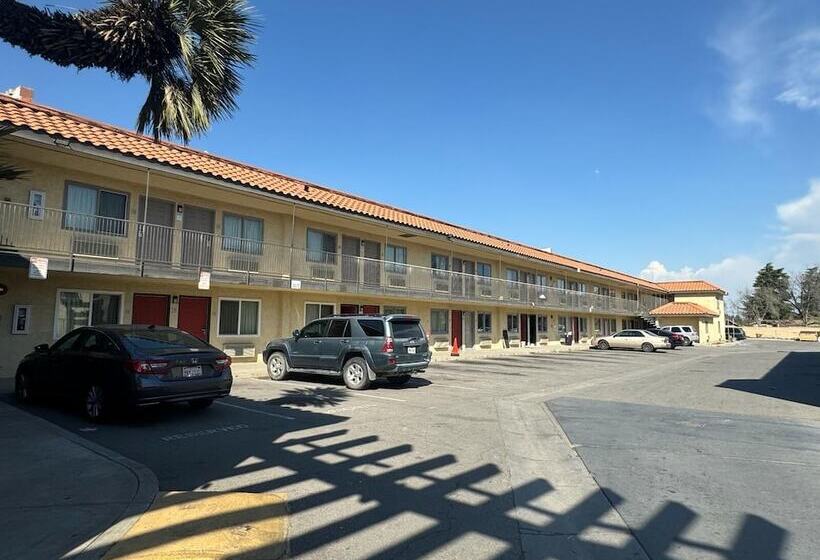 호텔 Baymont By Wyndham Bakersfield