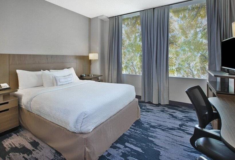 هتل Fairfield Inn & Suites By Marriott Milwaukee Downtown