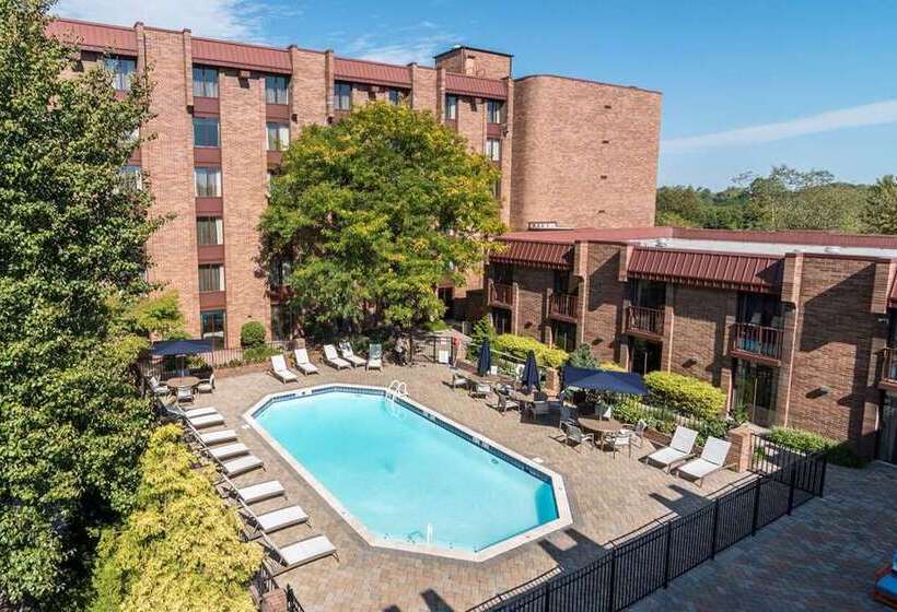 בית מלון כפרי Hilton Parsippany