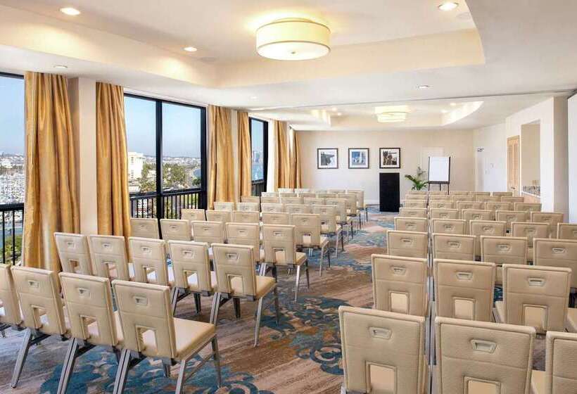 هتل Hilton San Diego Airport/harbor Island