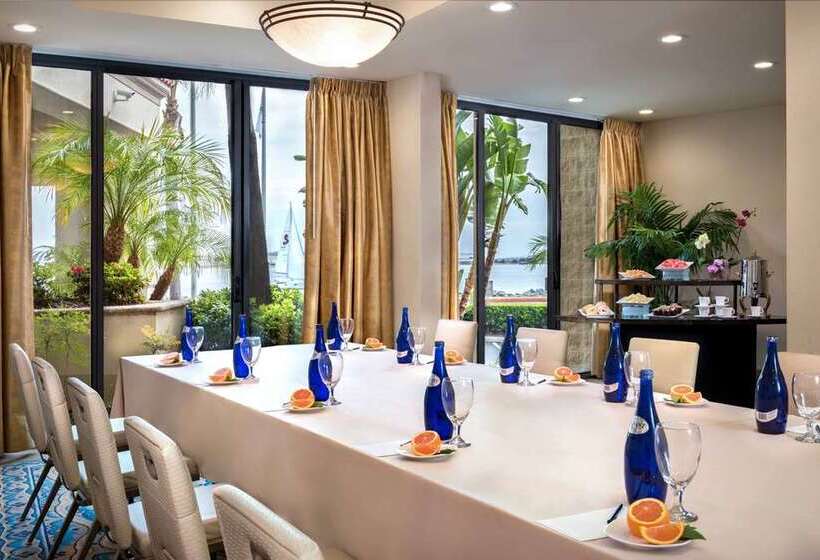 هتل Hilton San Diego Airport/harbor Island