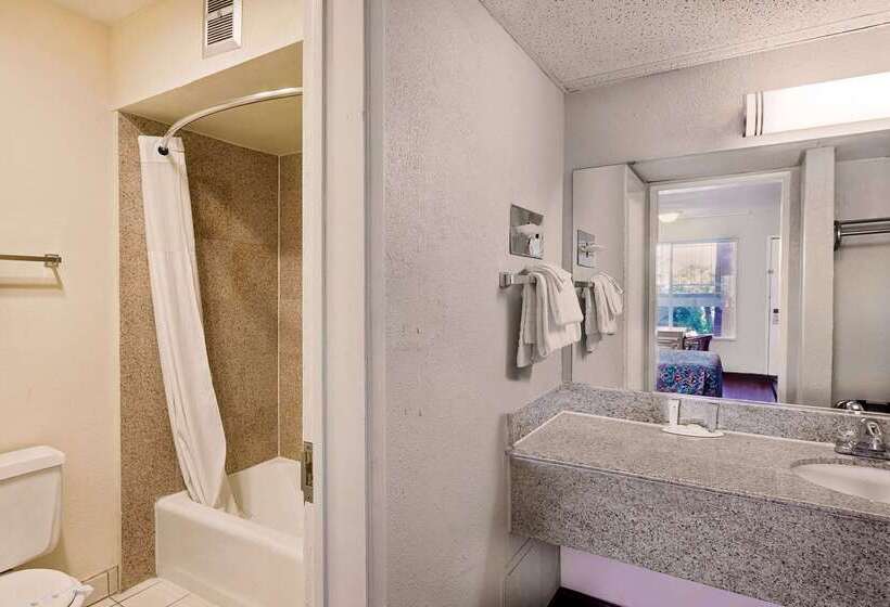 هتل Knights Inn  Palmdale Ca