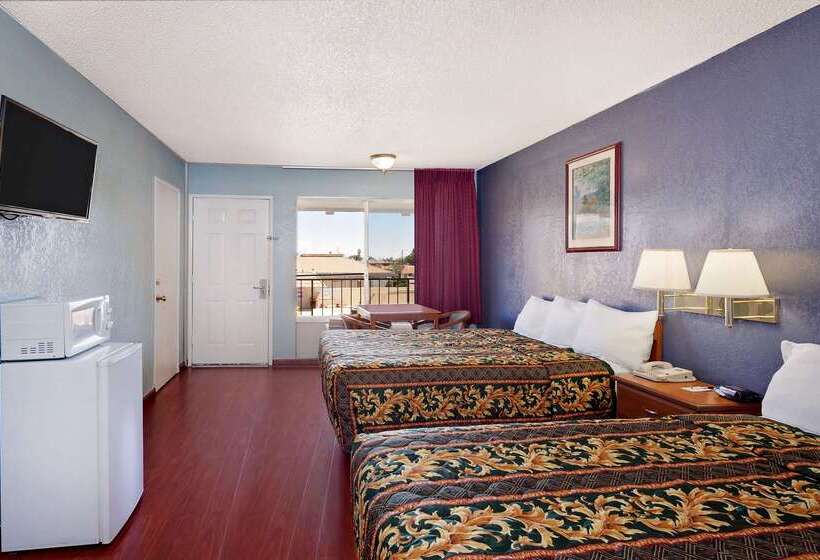 هتل Knights Inn  Palmdale Ca