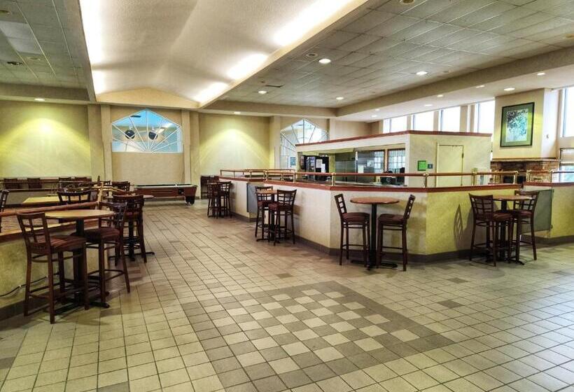 هتل La Quinta By Wyndham Appleton College Avenue