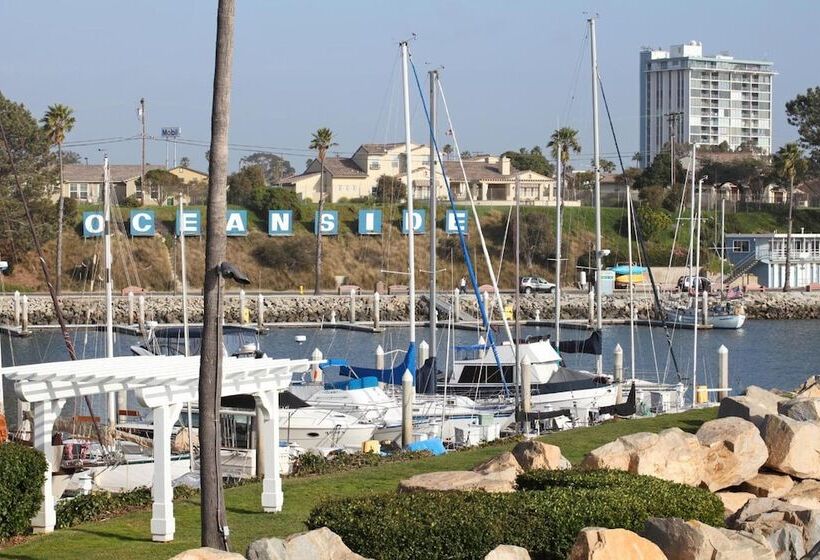 هتل Oceanside Marina Suites  A Waterfront