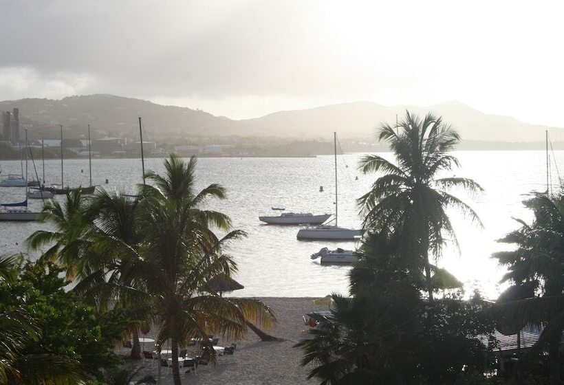 هتل On The Cay