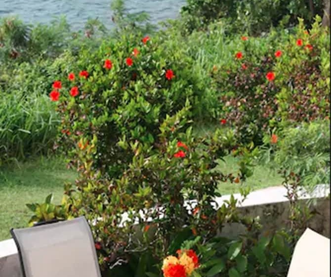 هتل On The Cay