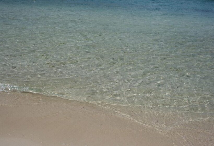 هتل On The Cay