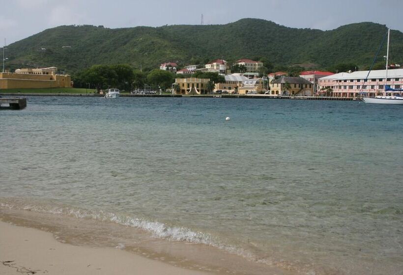 هتل On The Cay