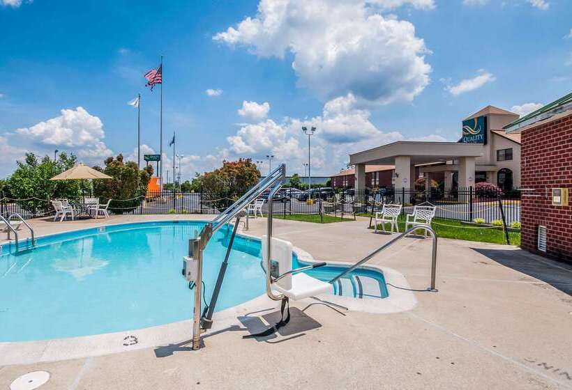 בית מלון כפרי Quality Inn Near Potomac Mills