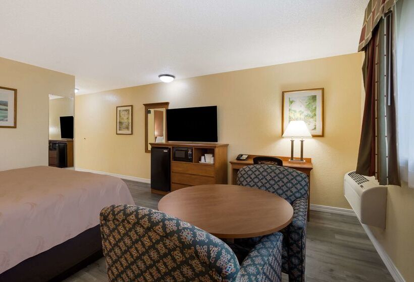 هتل Quality Inn & Suites Medford Airport
