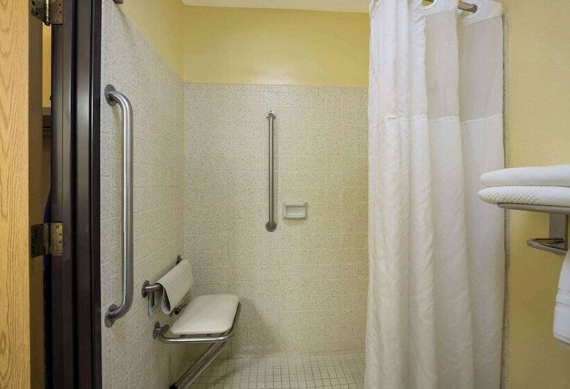 هتل Quality Inn & Suites Medford Airport