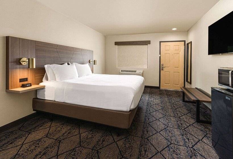 فندق Ramada By Wyndham Modesto Yosemite Area