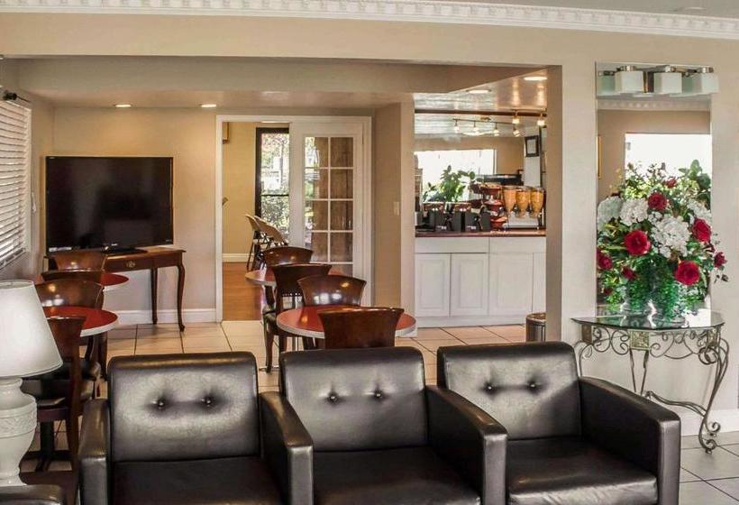 هتل Rodeway Inn & Suites
