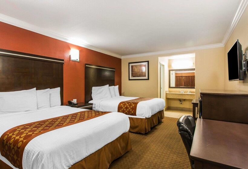 فندق Rodeway Inn & Suites Corona